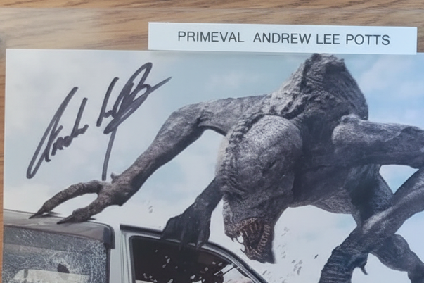 Andrew Lee Potts, Primeval, Fotografía, Firmada