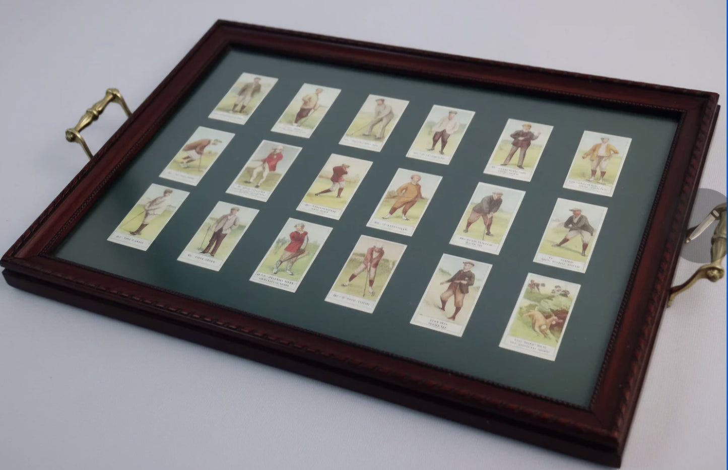 Bandeja de servicio vintage, década de 1980, con 18 tarjetas de cigarrillos de golfistas.