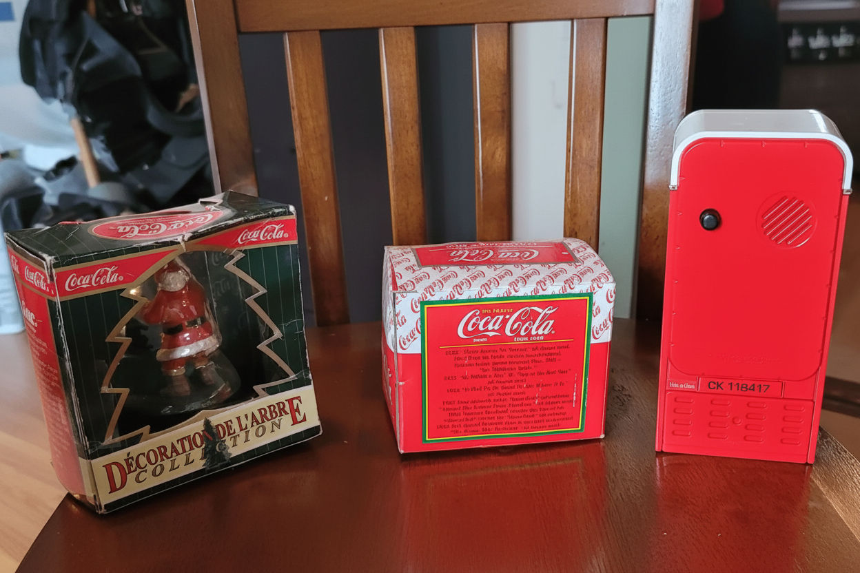 Lote de artículos coleccionables vintage de Coca-Cola: carteles, botellas y recuerdos