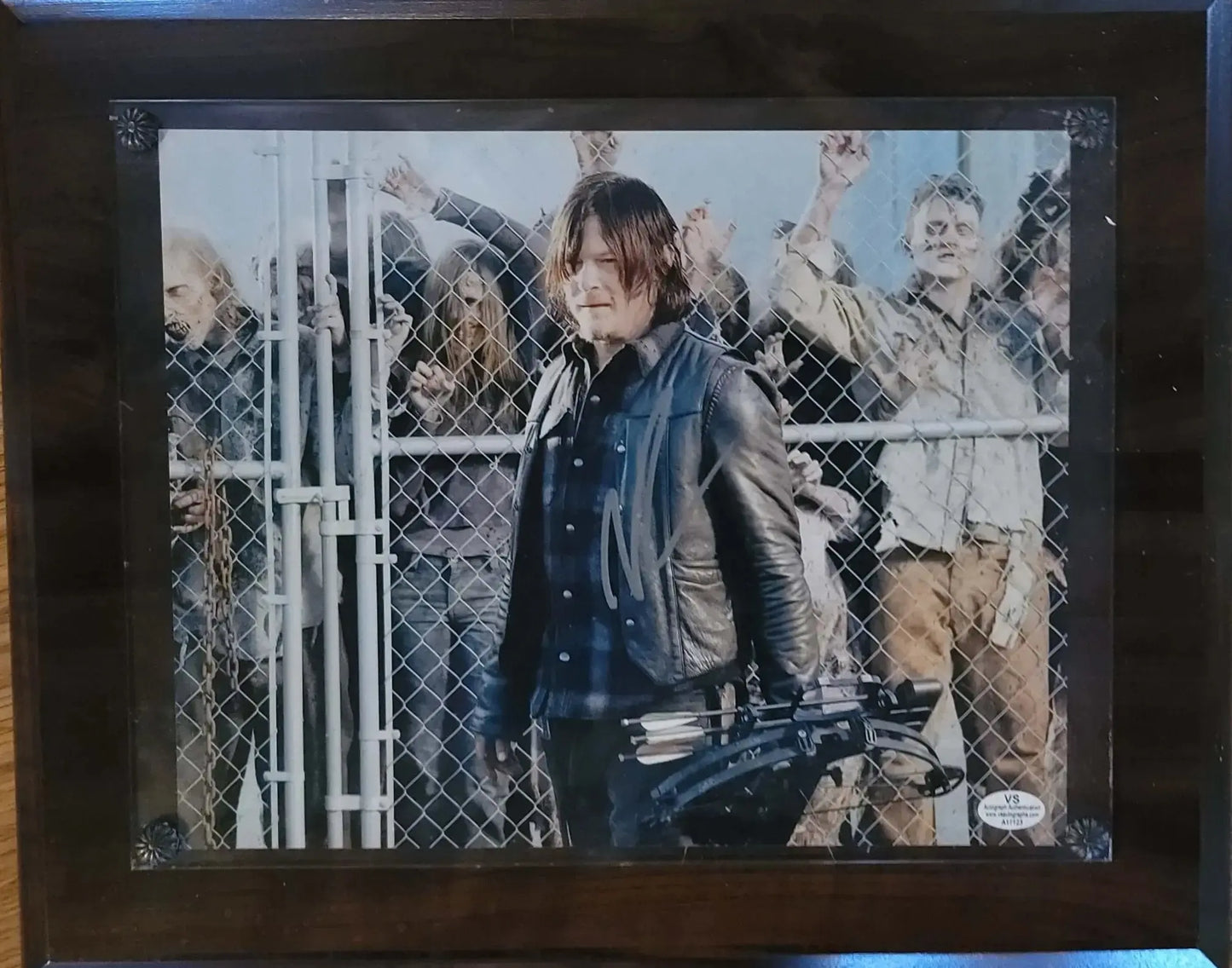 Norman Reedus, (The Walking Dead), signed Photo Rosa's Aromatherapy