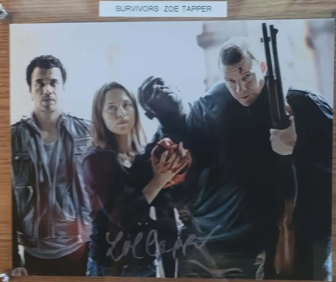 Fotografía firmada de Zoe Tapper - Survivor